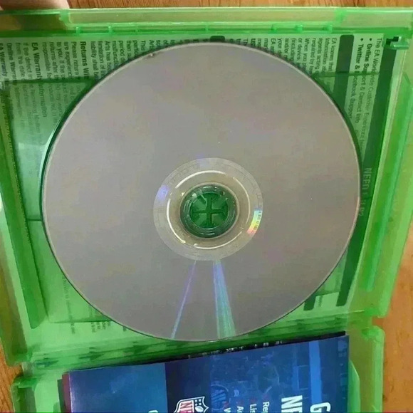 Madden NFL 17 on Xbox One - Picture 4 of 4